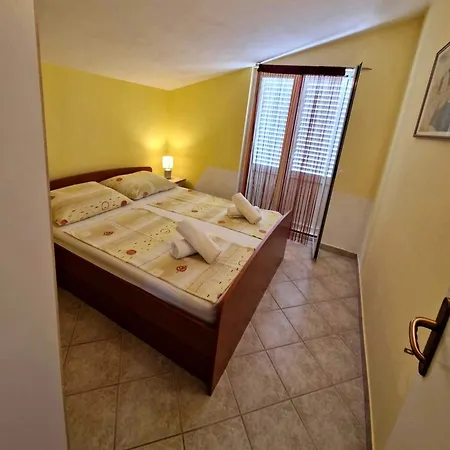 Danica With Balconies & Garden, 3 Min Walk To The * Srima