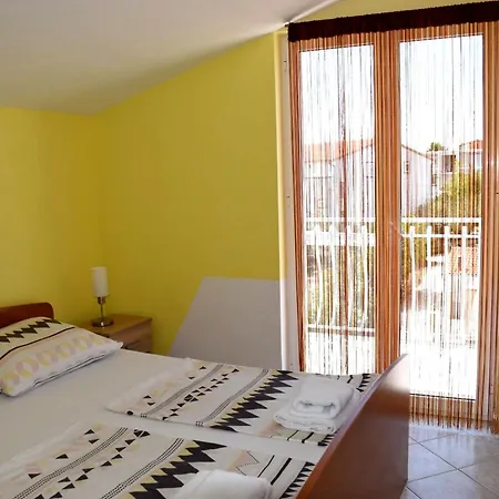 Danica With Balconies & Garden, 3 Min Walk To The *