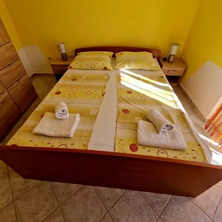 Danica With Balconies & Garden, 3 Min Walk To The *