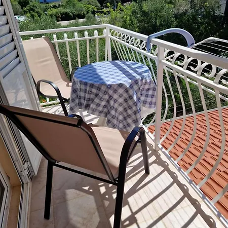 Danica With Balconies & Garden, 3 Min Walk To The * Srima