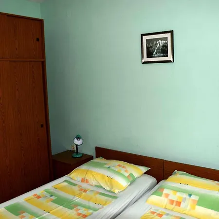 Danica With Balconies & Garden, 3 Min Walk To The * Srima