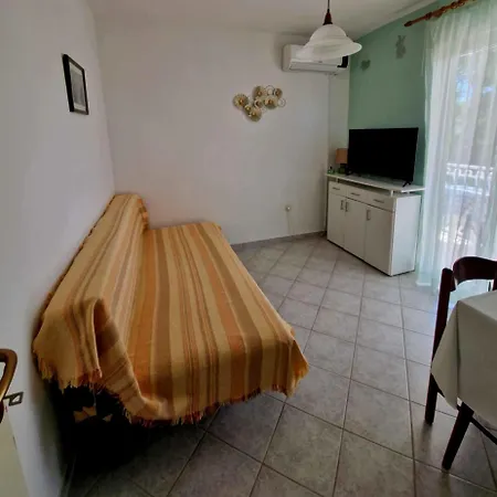Danica With Balconies & Garden, 3 Min Walk To The * Srima