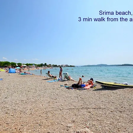 Danica With Balconies & Garden, 3 Min Walk To The