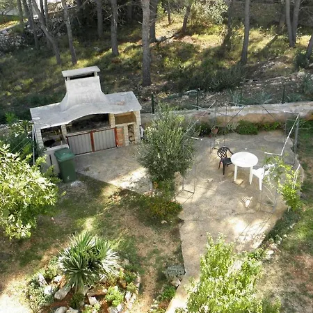 Danica With Balconies & Garden, 3 Min Walk To The *