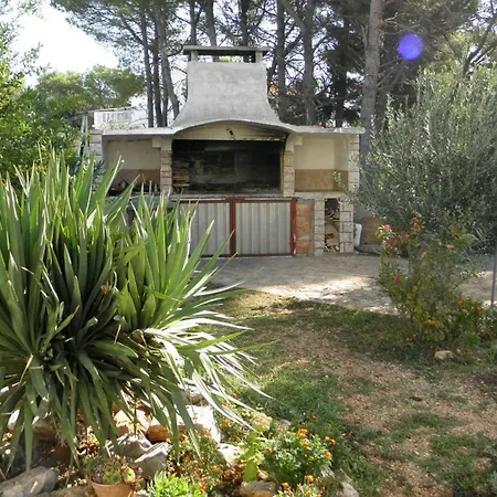 Apartment Danica With Balconies & Garden, 3 Min Walk To The Srima